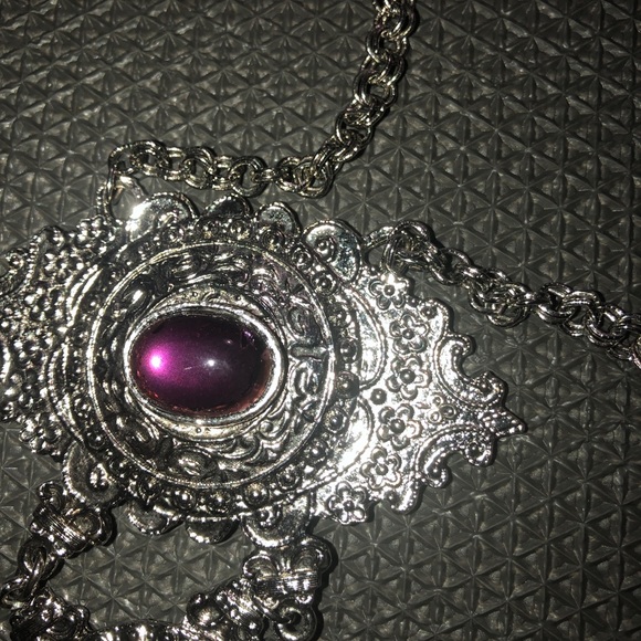 costume jewelry necklace - Picture 7 of 7